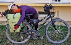22/09/2026
Personne d'origine de Bruxelle, qui a défini ça vie par travaillé pour voyager ( qui économise pour voyager)
Elle randonne en vélo et a pieds. Un puy de connaissance sur le bien être.
Elle prevois de rouler plusieurs semaines depuis Toulouse jusqu'au Nord de la Bretagne, le long du canal des 2 mers et de la Vélodyssée.
Un personne intéressante qui est de première abord réservé mais qui est comme une pelote de laine a multibrins. On tire sur un brin sans fin de conversation des plus enrichissants.