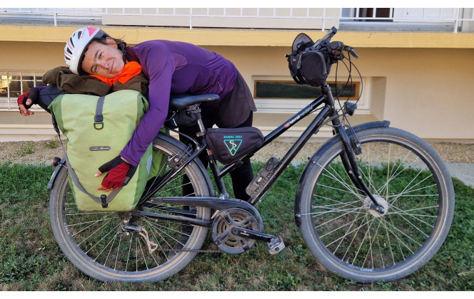 22/09/2026
Personne d'origine de Bruxelle, qui a défini ça vie par travaillé pour voyager ( qui économise pour voyager)
Elle randonne en vélo et a pieds. Un puy de connaissance sur le bien être.
Elle prevois de rouler plusieurs semaines depuis Toulouse jusqu'au Nord de la Bretagne, le long du canal des 2 mers et de la Vélodyssée.
Un personne intéressante qui est de première abord réservé mais qui est comme une pelote de laine a multibrins. On tire sur un brin sans fin de conversation des plus enrichissants.